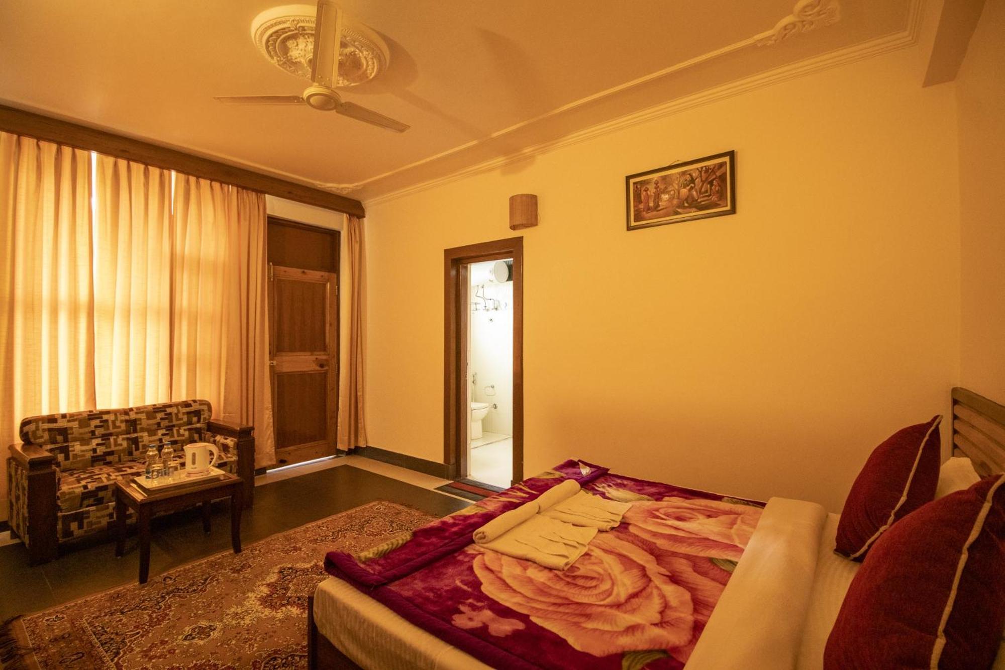 Wow Stayz2 Hotel The Lodge Dharamshala Exterior foto